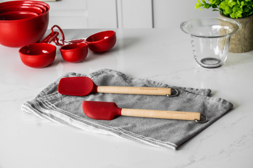 Set of 2 Kitchen Aid spatulas in birch wood and red silicone
