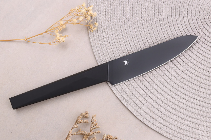 Faca utilitária japonesa Satake preta de 13,5 cm