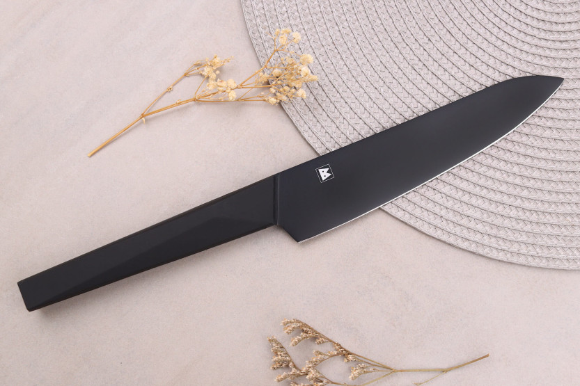 Faca de chef japonesa Satake preta de 18 cm