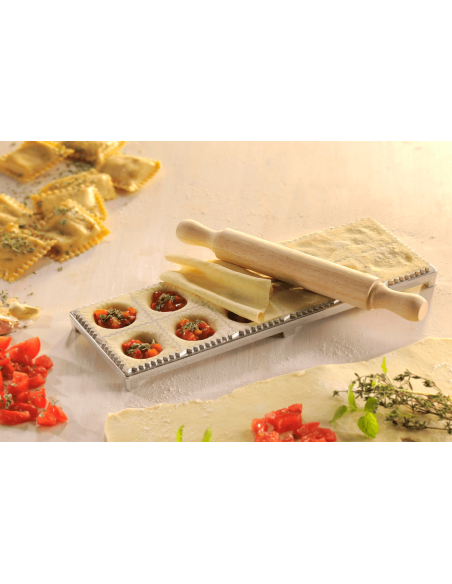 Gefu Tasca rectangular polymer ravioli board with wooden roller