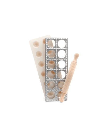 Gefu Tasca rectangular polymer ravioli board with wooden roller