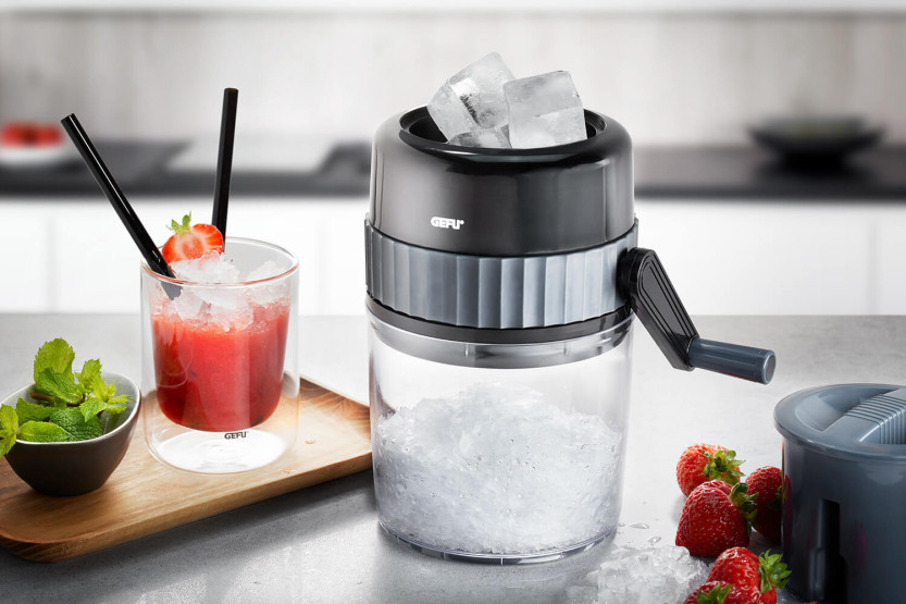 Gefu Slush manual ice crusher in stainless steel and polymer 750ml