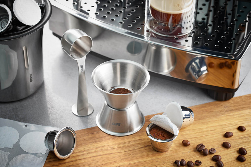 Gefu Conscio Trichter und Kaffeeportionierer mit Tassenhalter aus Edelstahl 18/8
