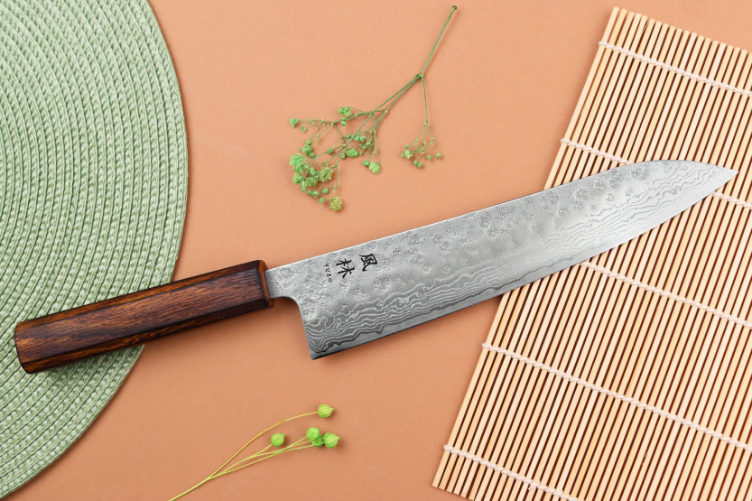 Cuchillo de cocinero tradicional japonés Yuzo Damascus Tsuchime de 21 cm