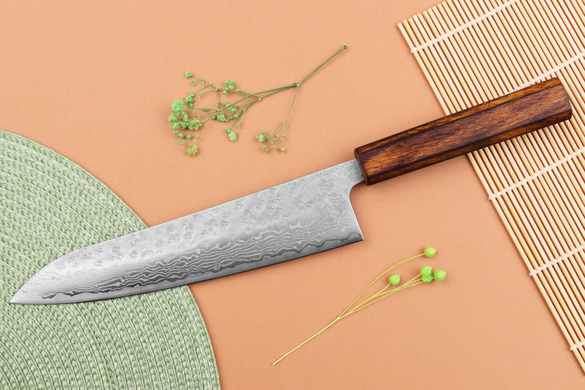 Cuchillo de cocinero tradicional japonés Yuzo Damascus Tsuchime de 21 cm