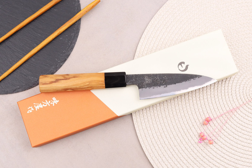 Cuchillo de pelar tradicional japonés Hinoura Mutsumi Ajikataya Negro Nashiji de 10cm