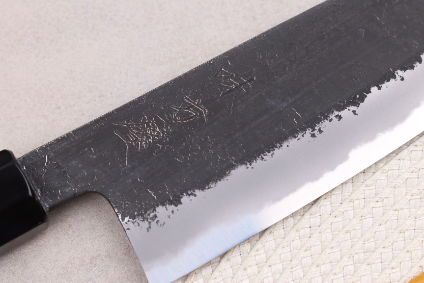 santokukniv 16,5cm japonais artisanal Hinoura Mutsumi Ajikataya Black Nashiji