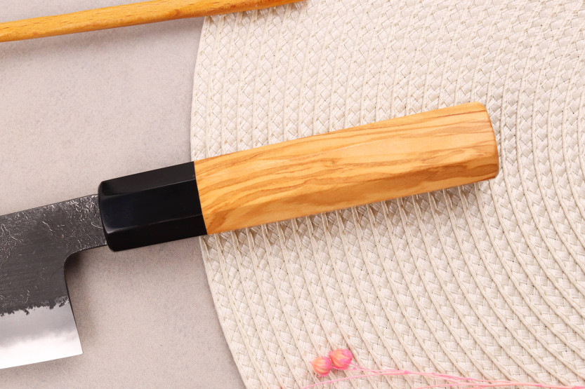 faca santoku 16,5cm japonesa artesanal Hinoura Mutsumi Ajikataya Preto Nashiji