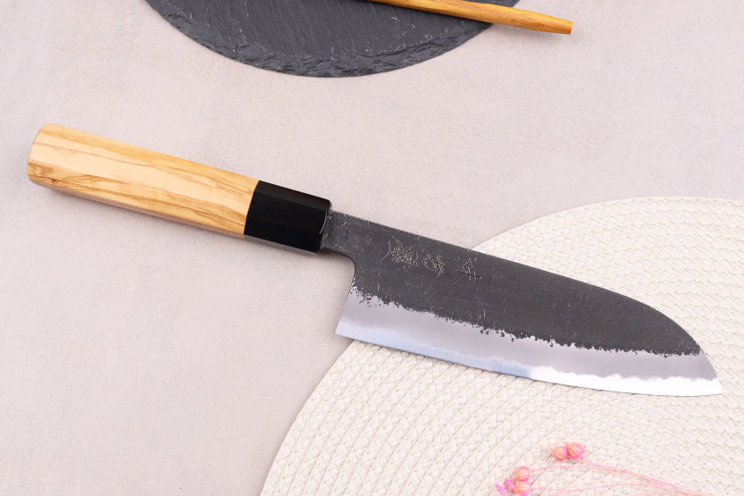 santoku knife 16,5cm japonais artisanal Hinoura Mutsumi Ajikataya Black Nashiji