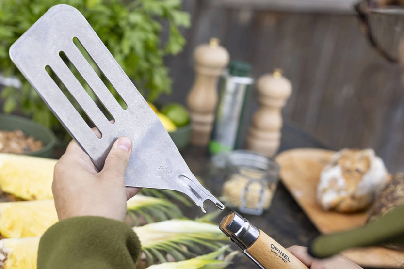 Sæt med 3 grillredskaber Opinel kødspatel + kniv + tang