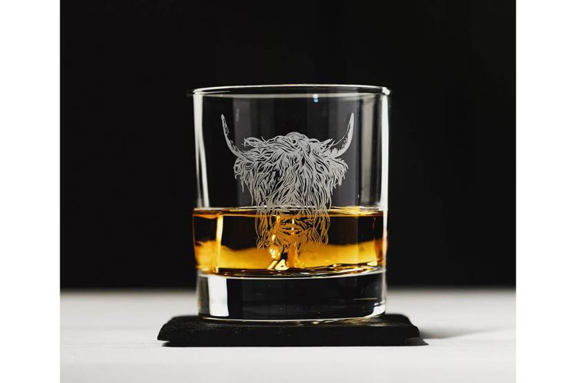 Selbrae House whiskyglas med underkop - ko-motiv