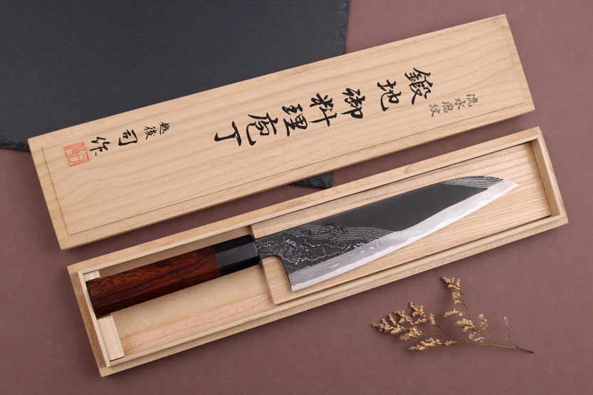 Cuchillo de cocinero japonés Hinoura Tsukasa River Jump de 21 cm con mango de madera de hierro