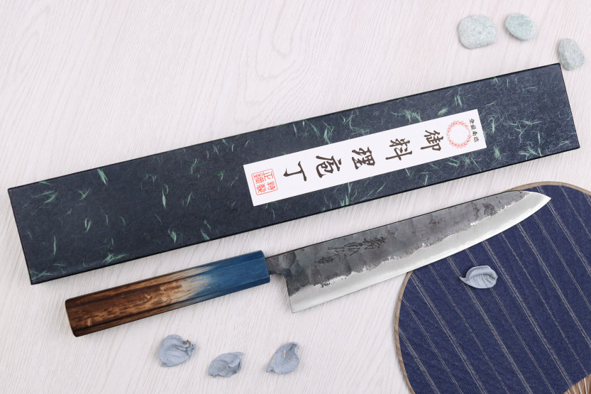 Faca de chef japonesa Yoshihiro Rugged Black de 21 cm feita à mão