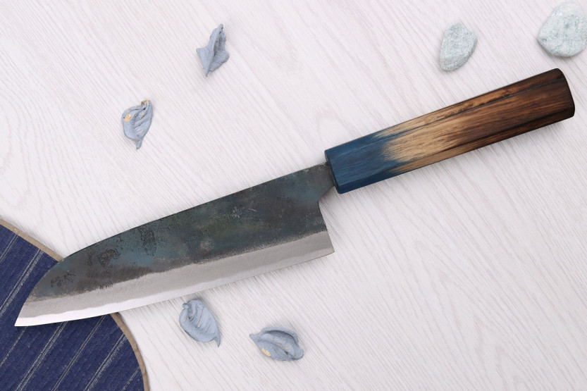 16,5cm japanilainen santoku-veitsi Yoshihiro Rugged Musta