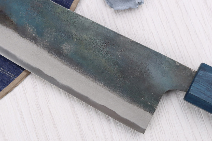 faca santoku Yoshihiro Rugged Black de 16,5 cm, feita à mão no Japão