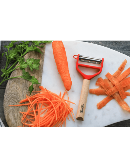 Opinel T-Duo rød skreller med doble mikrotannede blad og julienneblad, håndtak i bøk