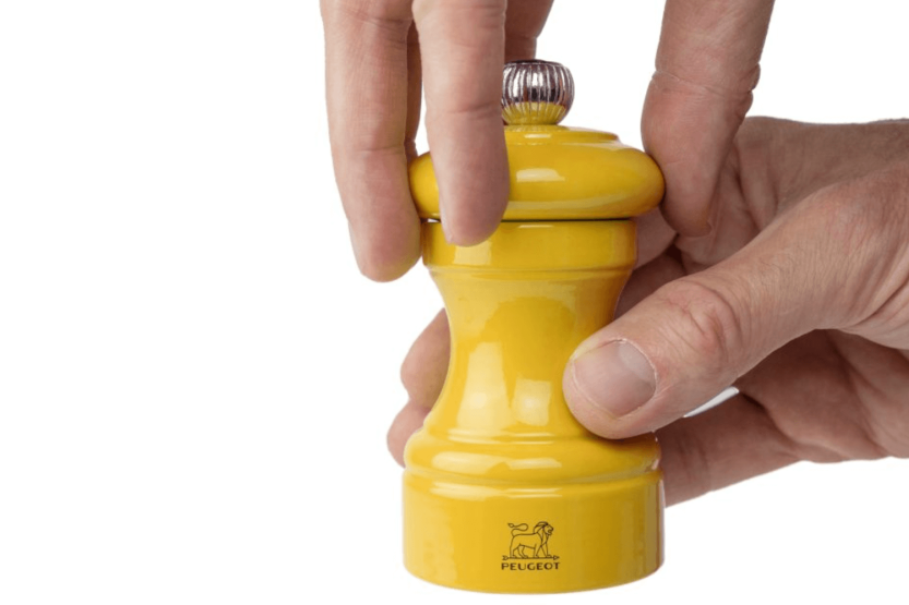 Moinho de sal seco manual Peugeot Bistro em madeira de faia lacada a amarelo açafrão 10cm