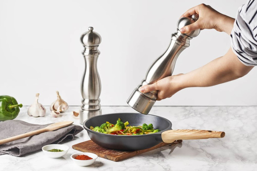 Peugeot U'Select Paris Chef ruostumattomasta teräksestä valmistettu käsikäyttöinen pippurimylly