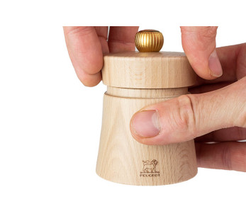 Peugeot Baya manual salt mill in beechwood 8cm 2