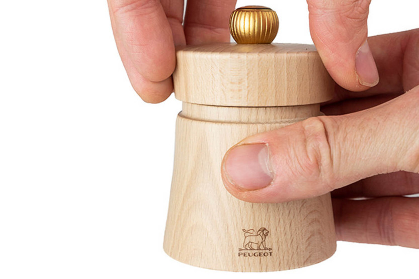Molinillo de sal manual Peugeot Baya en madera de haya 8cm