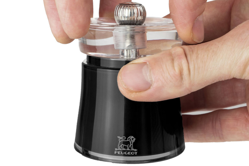 Molinillo de pimienta manual acrílico negro Peugeot Bali 8cm