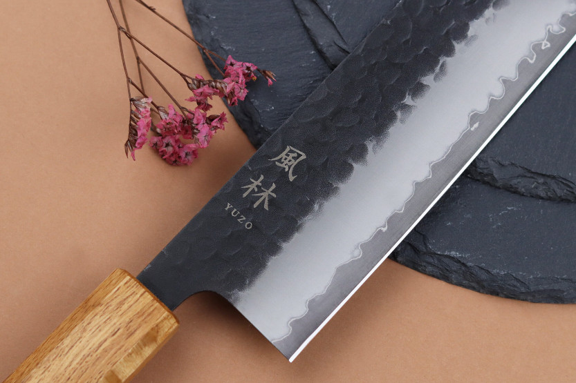 24 cm håndlaget japansk Kiritsuke-kniv Yuzo Black AS brent eik