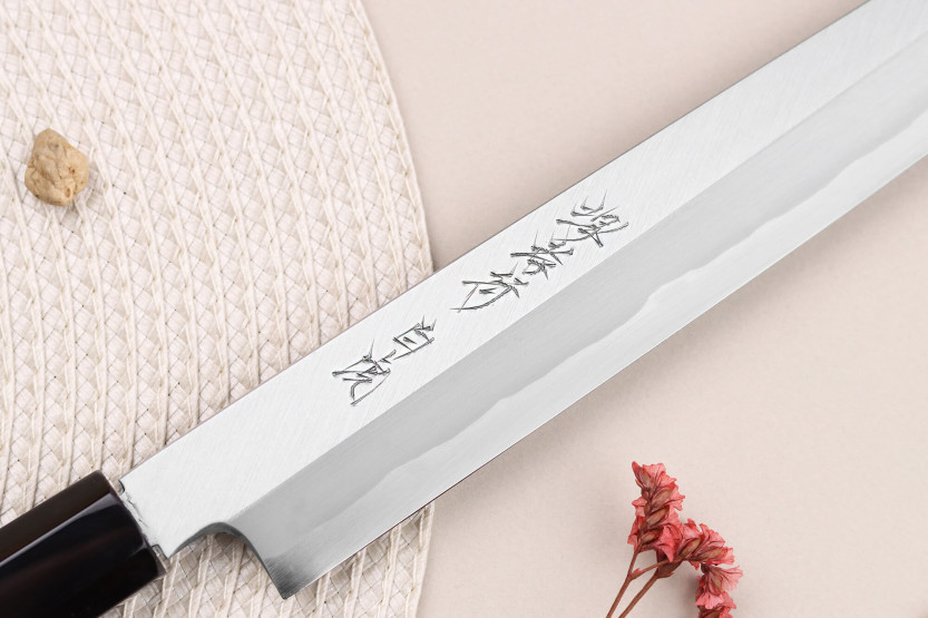 Sakai Takayuki Byakko 27cm Cuchillo yanagiba japonés hecho a mano Cuchillo yanagiba mango de ébano + funda