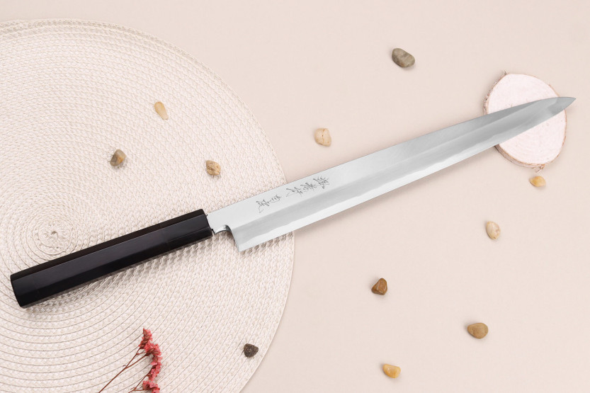 Sakai Takayuki Byakko 33 cm håndlaget japansk Yanagiba-kniv i ibenholt + slire