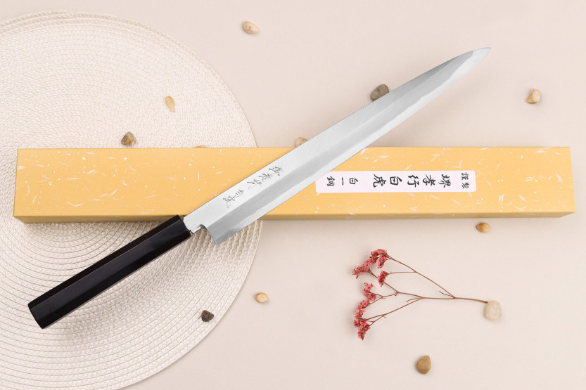 Sakai Takayuki Byakko 33cm Cuchillo yanagiba japonés hecho a mano Cuchillo yanagiba mango de ébano + funda