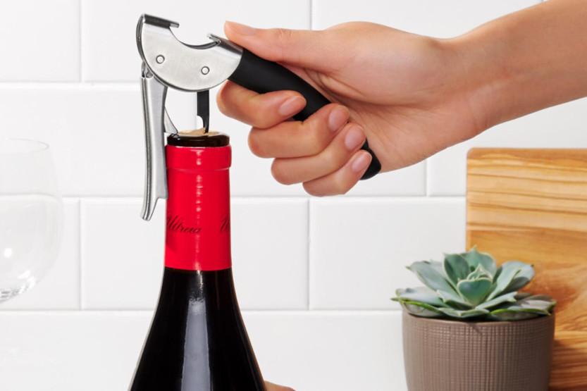 Sacacorchos de acero inoxidable Oxo para camareros de vino