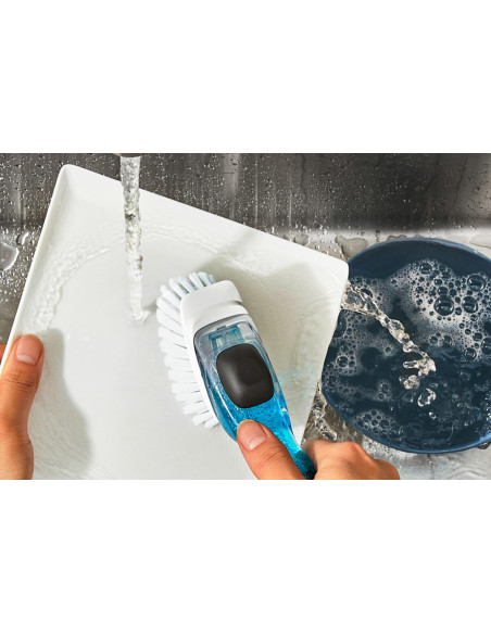 Brosse à vaisselle Oxo distributrice de savon