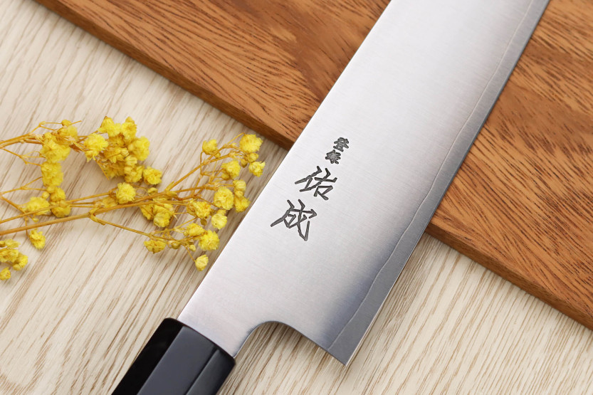 19,5 cm Sukenari SG2 San Maï japansk santokukniv med håndtak i rosentre