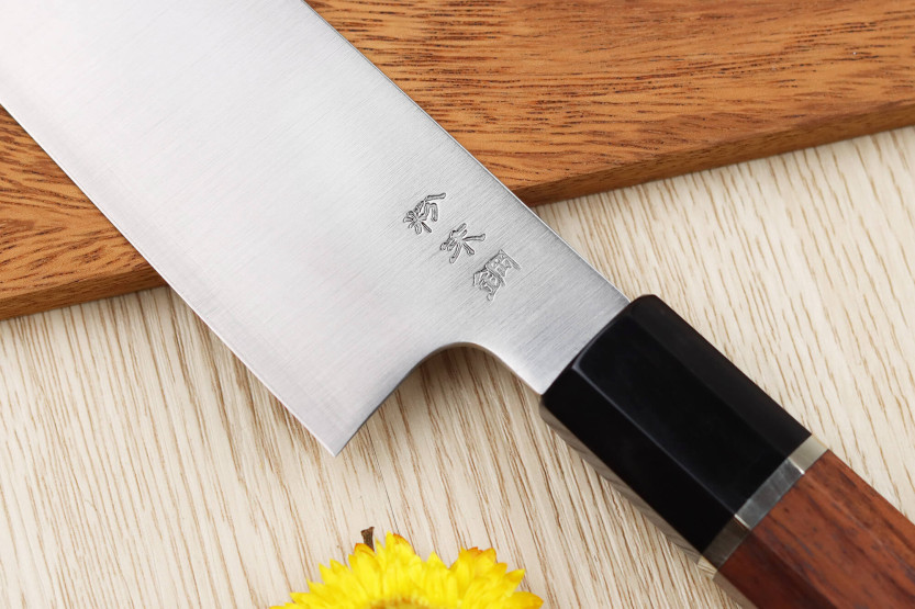 19,5 cm Sukenari SG2 San Maï japansk santokukniv med håndtak i rosentre