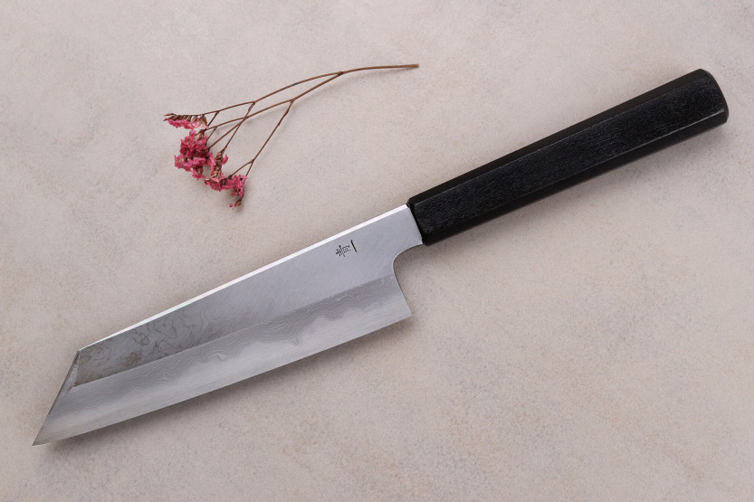 santokukukniv kirsebær japansk håndverk Kagekiyo Damas Yoshikazu Tanaka 18cm