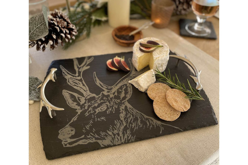 Selbrae House slate serving board with handles 35x25cm - Deer motif