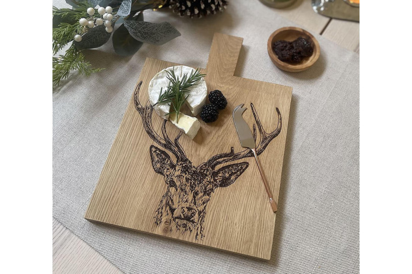 Servierbrett aus Eiche Selbrae House 35x25x2cm mit Griff - Hirschmotiv