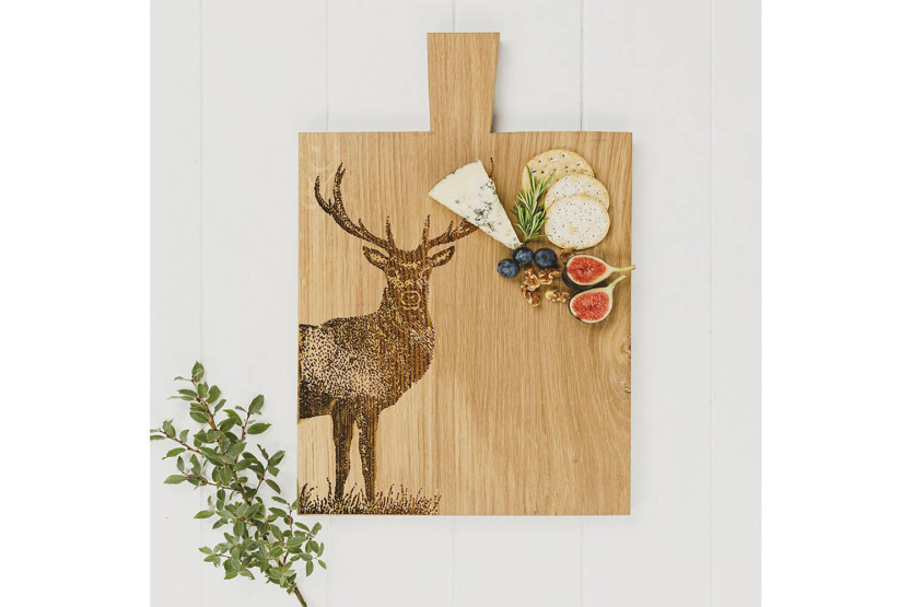 Selbrae House oak serving board 35x25x2cm with handle - Deer motif