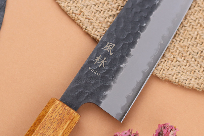 Yuzo Black AS poltettu tammi 17cm japanilainen käsintehty bunka veitsi