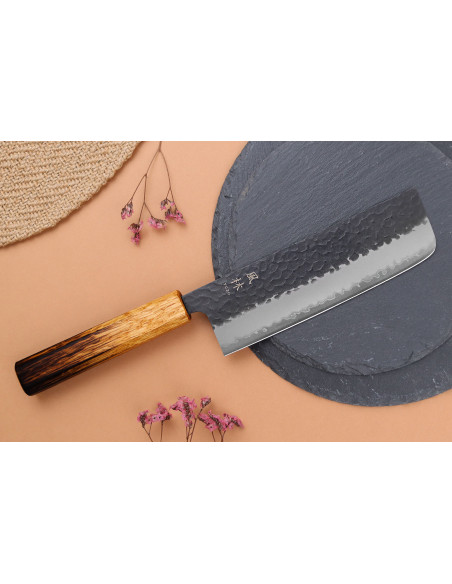 faca nakiri japonesa de 16,5 cm feita à mão Yuzo Black AS em carvalho queimado