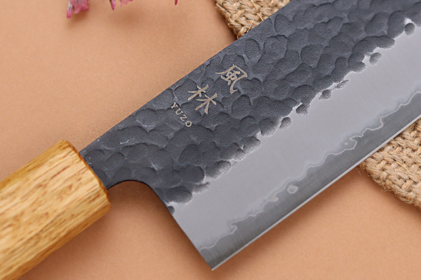 16,5cm Japanilainen käsintehty nakiriveitsi Yuzo Black AS poltettu tammi