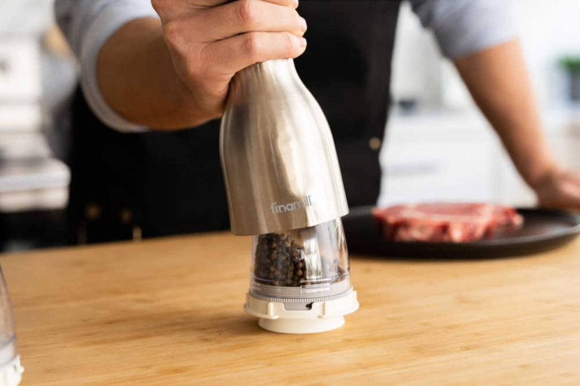 Macina spezie elettrico ricaricabile Finamill PRO Plus in acciaio inox + 2 capsule di macinazione