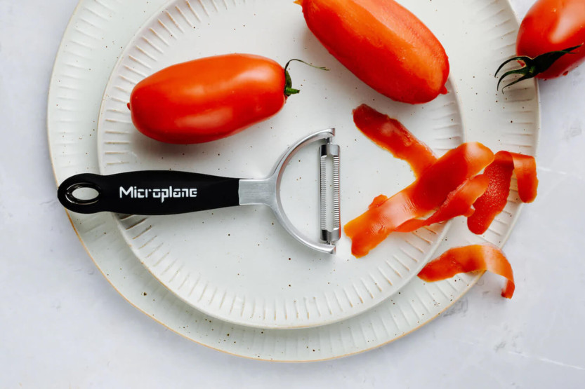 Microplane-skræller med savtakket blad i rustfrit stål