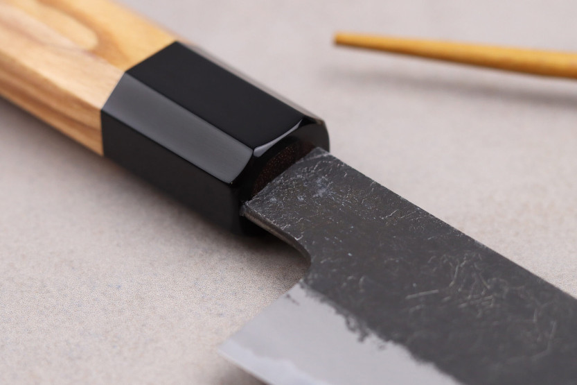 Couteau universel 15cm Japonés artesanal Hinoura Mutsumi Ajikataya Negro Nashiji