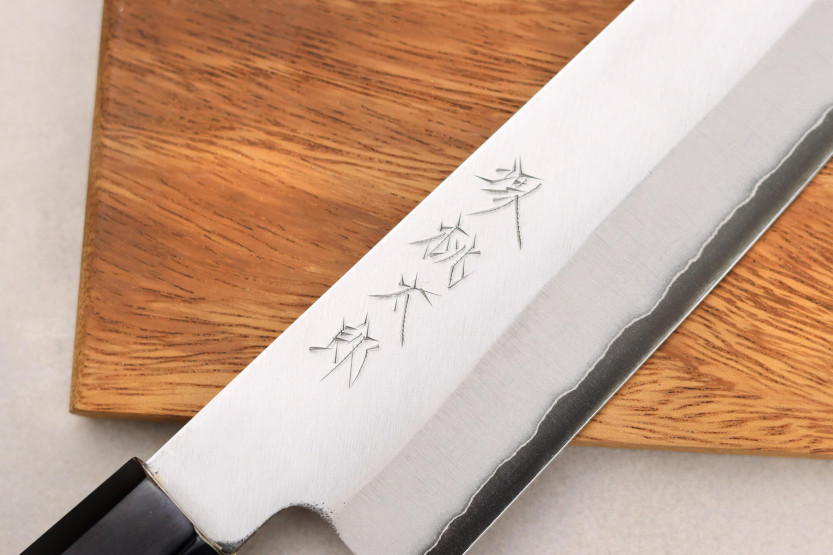Momotaro Ginsan 21 cm håndverksmessig japansk kiritsuke kokkekniv med magnoliahåndtak