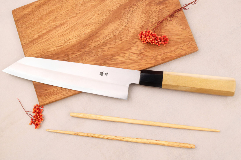 Momotaro Ginsan 21 cm håndværksmæssig japansk kiritsuke kokkekniv med magnolia-håndtag