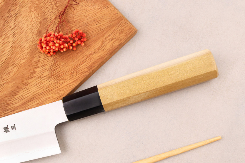 Momotaro Ginsan 21 cm håndværksmæssig japansk kiritsuke kokkekniv med magnolia-håndtag