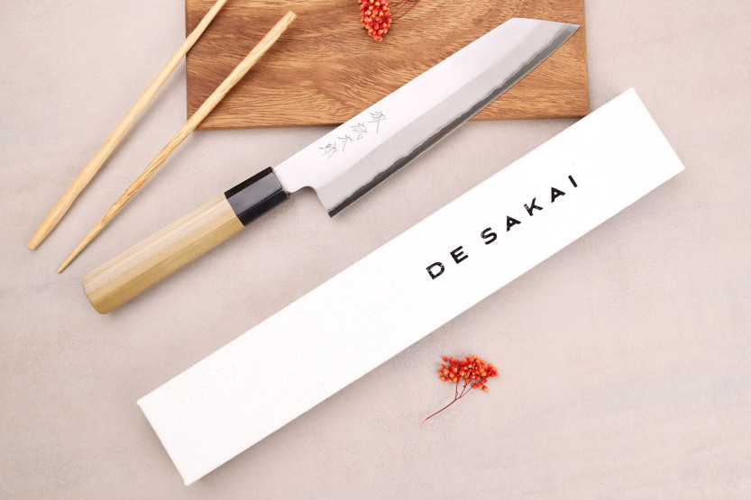 Momotaro Ginsan 21 cm håndverksmessig japansk kiritsuke kokkekniv med magnoliahåndtak