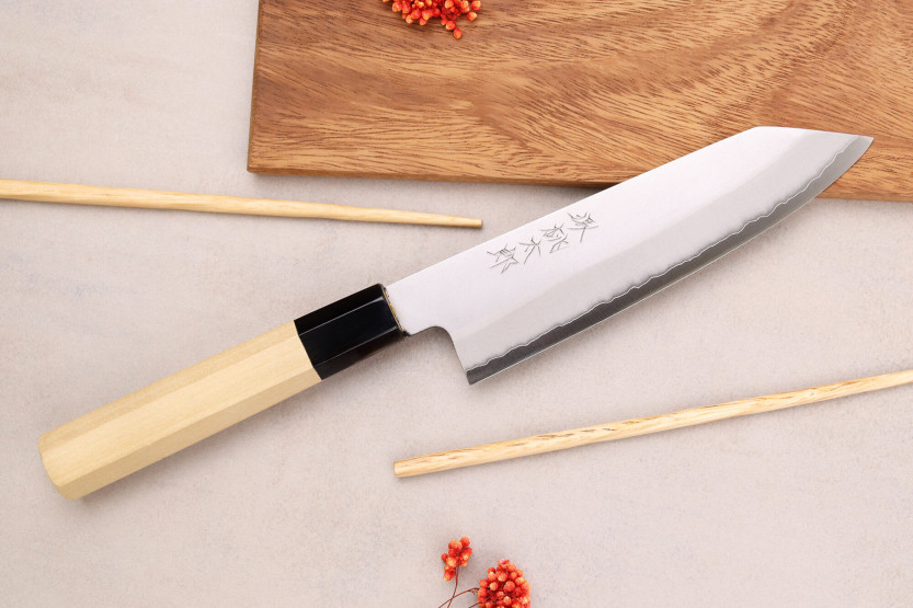 Momotaro Ginsan 18 cm santokukniv kiritsuke japansk håndlavet santokukniv magnolia håndtag