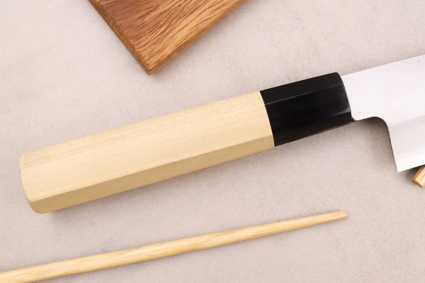 Momotaro Ginsan 18cm santoku veitsi kiritsuke japanilainen käsintehty santoku veitsi magnolia kahva