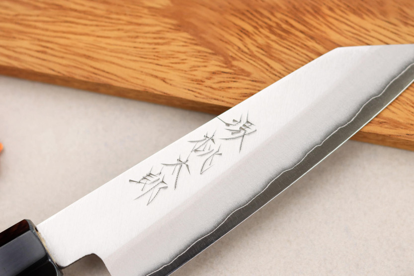 Momotaro Ginsan 12cm käsintehty japanilainen kiritsuke Universal-veitsi magnoliakahvalla varustettuna
